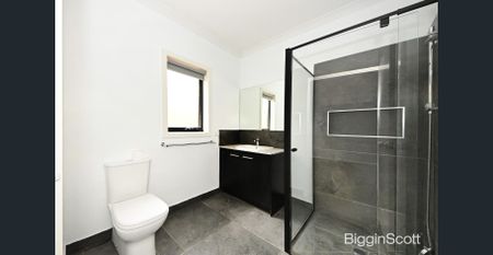 Luxury 5-Bedroom Residence Offering Comfort and Convenience - Photo 5