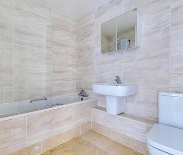 Harlinger Street, London, SE18 - Photo 6