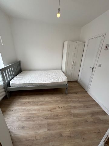 Room in a Shared House, Bristol, BS2 - Photo 2