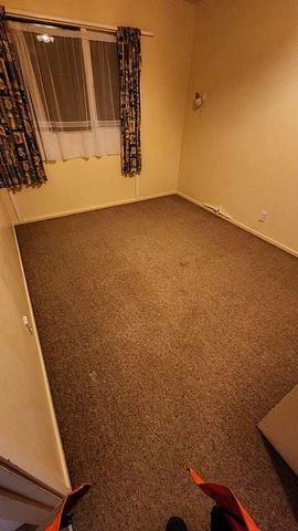 Spacious & refreshed 2 bedroom flat - Photo 4