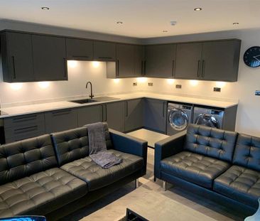 1 bedroom in a house share to rent - Photo 3