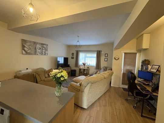 2 bedroom flat to rent - Photo 1