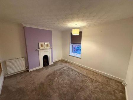 2 bedroom end of terrace house to rent - Photo 2