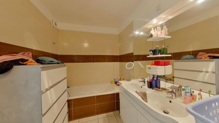 Location Appartement 4 pièces 91m² CHATELLERAULT 86100 - Photo 4