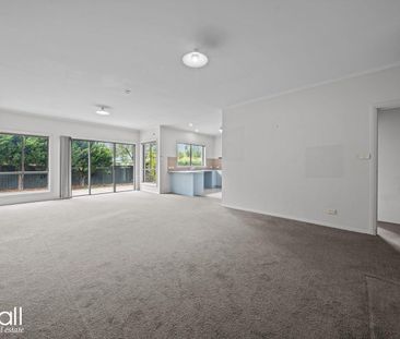 Bright and Sunny - Photo 3