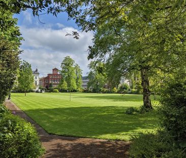 Brunswick Square, Gloucester - Photo 2