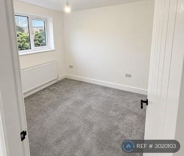 3 bedroom semi-detached house to rent - Photo 2