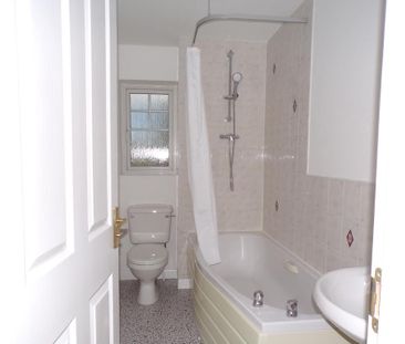 2 bedroom semi-detached house to rent - Photo 3