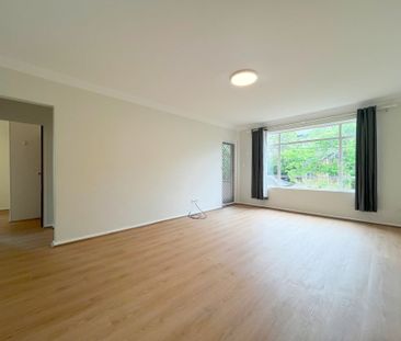 Renovated Apartment in Convenient Location &ast;&ast; Available Now... - Photo 4