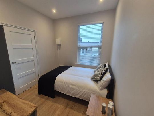 1 bedroom in a house share to rent - Photo 1