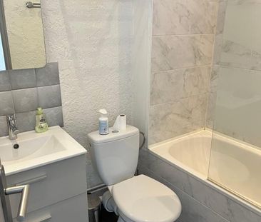 Location Appartement 2 pièces Meublé 20m² NIORT 79000 - Photo 2