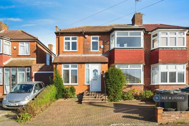 4 bedroom semi-detached house to rent - Photo 1