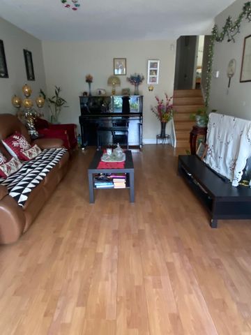 For Lease - 334 Chester Le Boulevard Unit# Main, Toronto, Ontario - Photo 2