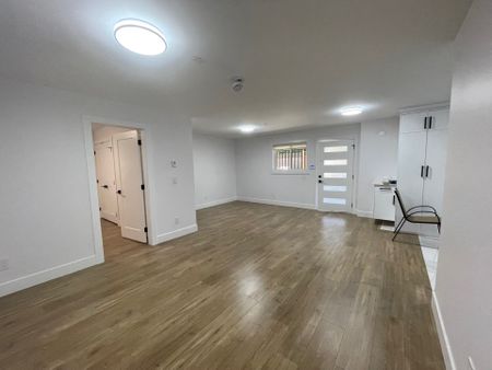 Brand New 2 Bedrooms Suite in White Rock - Photo 5