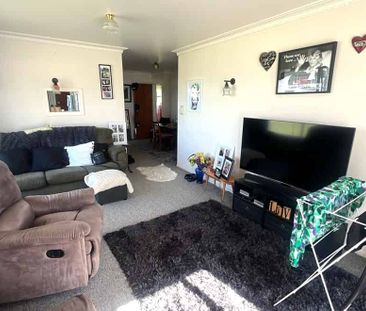 Great Central Location! - Photo 1