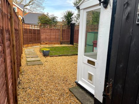 Charming Period Cottage to let in Westbourne - Photo 3