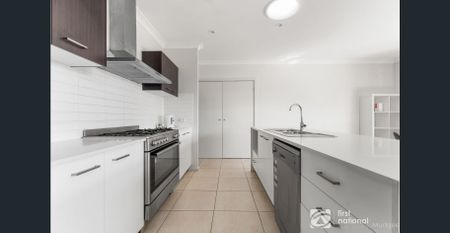 COMFORTABLE AND CLOSE TO CBD - Photo 4