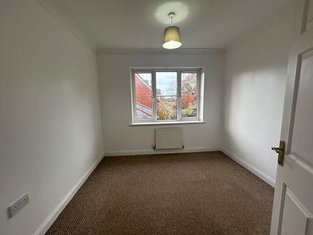 4 bedroom link detached house to rent - Photo 2