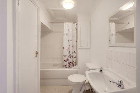 1 Bed Flat - Photo 5