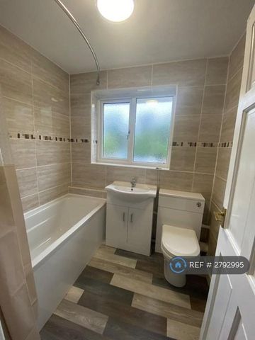 4 bedroom terraced house to rent - Photo 5