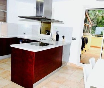 Luxury penthouse for rent in The Golden Mile, Marbella, Andalusia - Photo 2