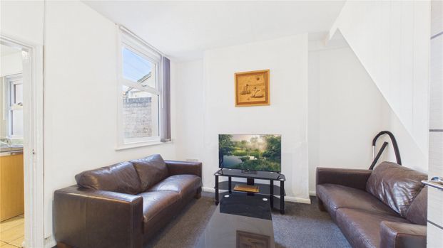 3 Bedroom Terraced - Photo 1