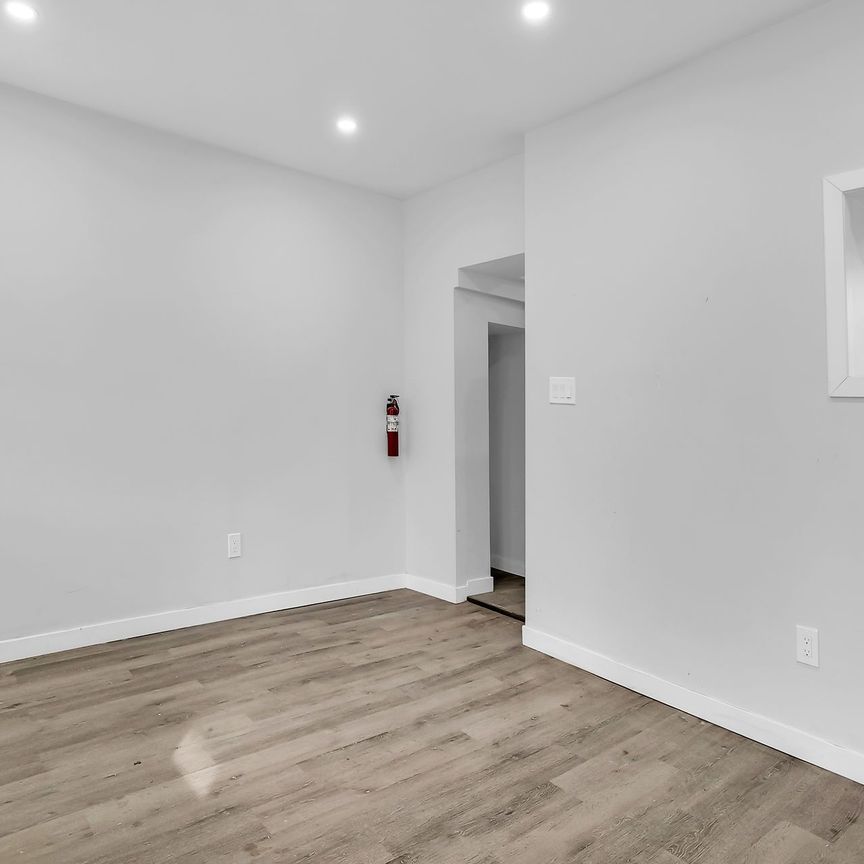 For Lease - 11 Scott Street, St. Thomas, Ontario - Photo 1