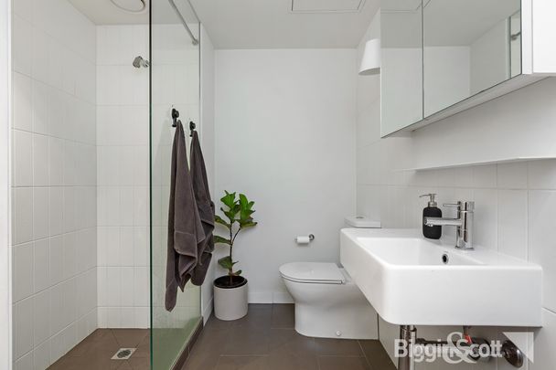 INNER CITY DESIGNER LIVING AT ITS BEST! - Photo 1