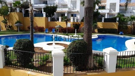 Alquiler de piso en Calle Señorío Gonzaga, 3 - Photo 3