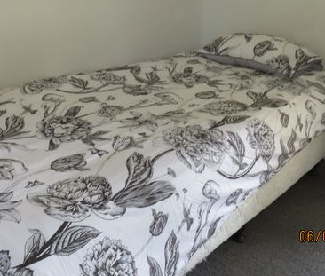 Fully furnished studio unit located in a quiet, residential street ... - Photo 5