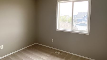 Live By The Lake – 3 Bed Summerside Duplex | Parking Included - Photo 3