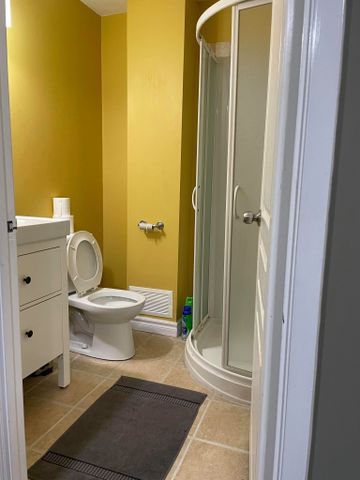 For Lease - 2031 Oxford Avenue, Oakville, Ontario - Photo 5