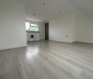 Studio Flat, Colville Road, E11 - Photo 3