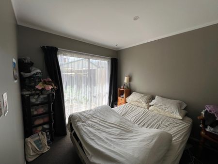 5B Knights Drive, Hill Park, Auckland - Photo 3