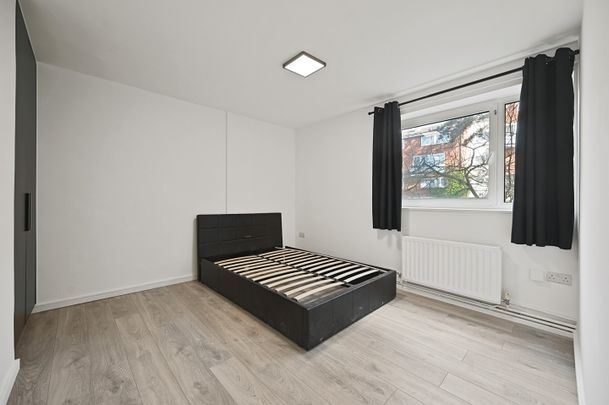 4 Bed Flat, Milland House, SW15 - Photo 1