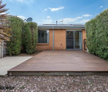 Lovely three bedroom property l Macgregor Location - Photo 3