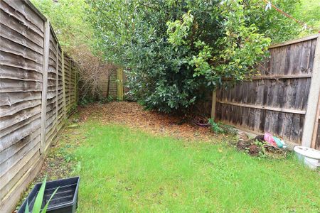 2 bedroom terraced house to rent - Photo 4