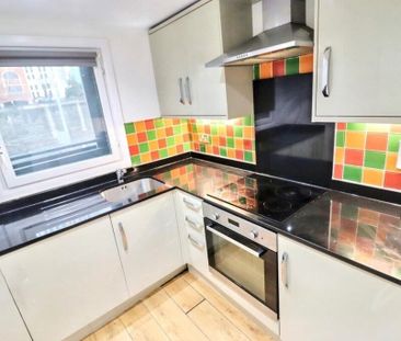 2 Bed Flat, North Crescent Apartments, LS2 - Photo 4