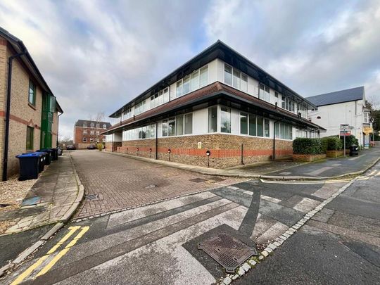 4A Victoria Avenue, Camberley - 1 bedroomProperty for lettings - Seymours - Photo 1