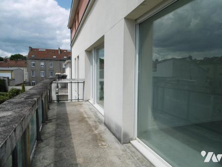 secteur Clairmarais : Dans résidence avec ascenseur, appartement de 5 pièces avec balcon et garage - Photo 2