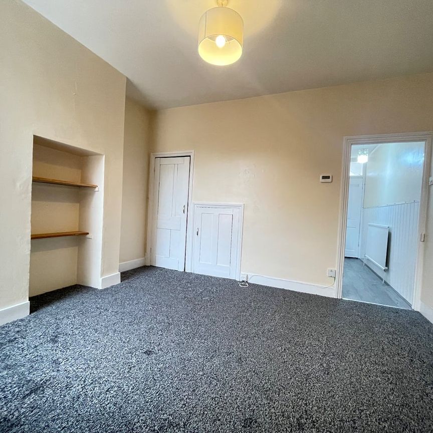 3 Bed Terraced House, Hollybush Street, E13 - Photo 1
