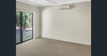 Spacious 3 Bedroom Unit in the Heart of Palm Cove - Photo 2