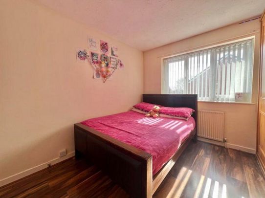 4 bedroom terraced house to rent - Photo 1