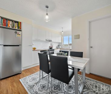 Updated 2 Bedroom Apartment - Photo 5