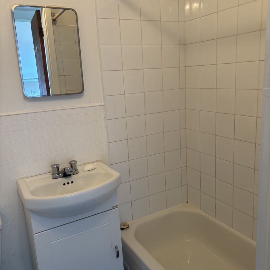 Très beau grand 1 1/2, rez de chaussé Limoilou/Maizerets Libre - Photo 1