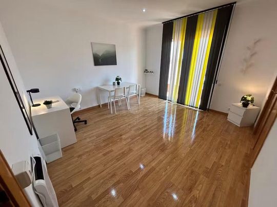 Carrer d'Occident, L'Hospitalet de Llobregat, Catalonia 08903 - Foto 1