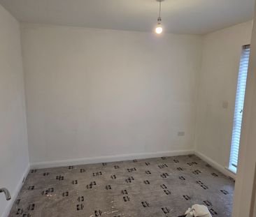 3 Bed Detached House, Harbord Close, BS4 - Photo 2