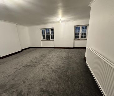 4 bedroom character property to rent - Photo 3