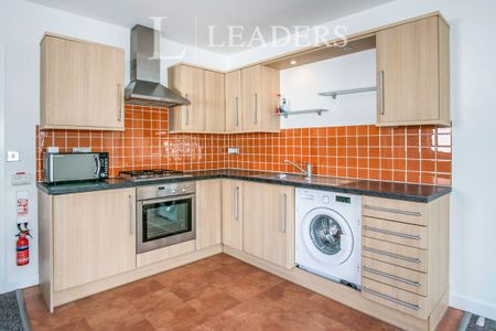 2 bedroom apartment to rent Glenair Avenue, Lower Parkstone, BH14 - Photo 3