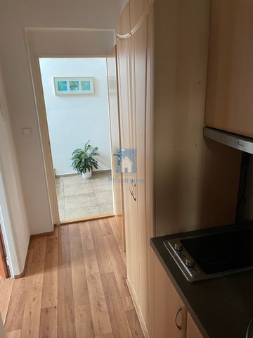 Pronájem bytu 2+kk 30 m², Hostavická, Praha - Photo 4